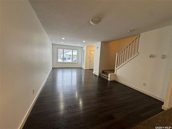 4th image of 527 Alexandra STREET