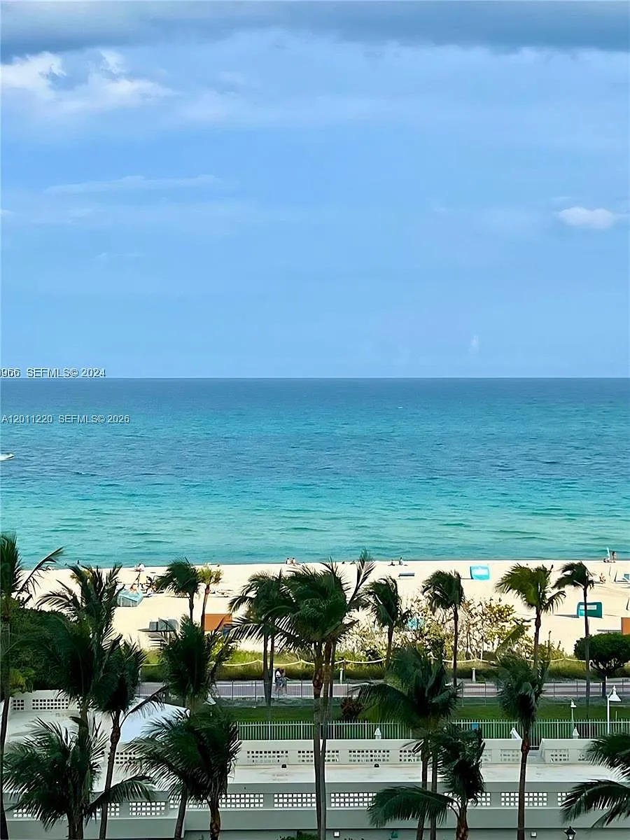 Building Photo - 2899 Collins Ave #905