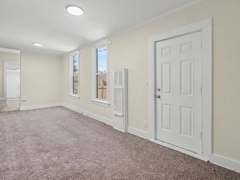 703 N Meade St — Photo 6