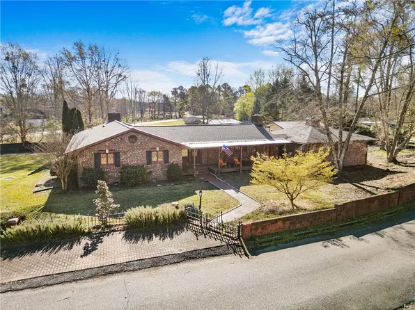 101 Pinewood Dr, Piedmont, SC 29673