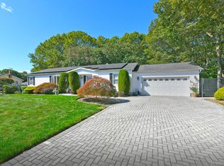 96 10th Ave, Holtsville, NY 11742