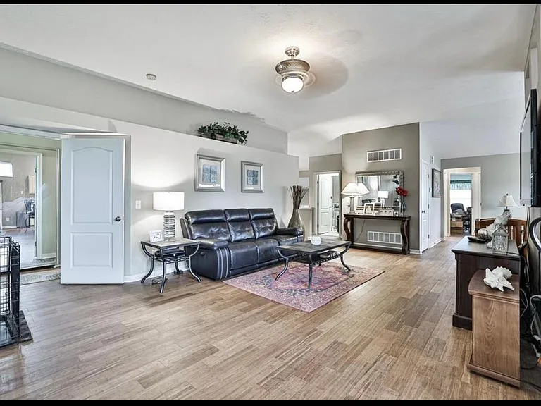 4331 Marival Dr — Photo 5