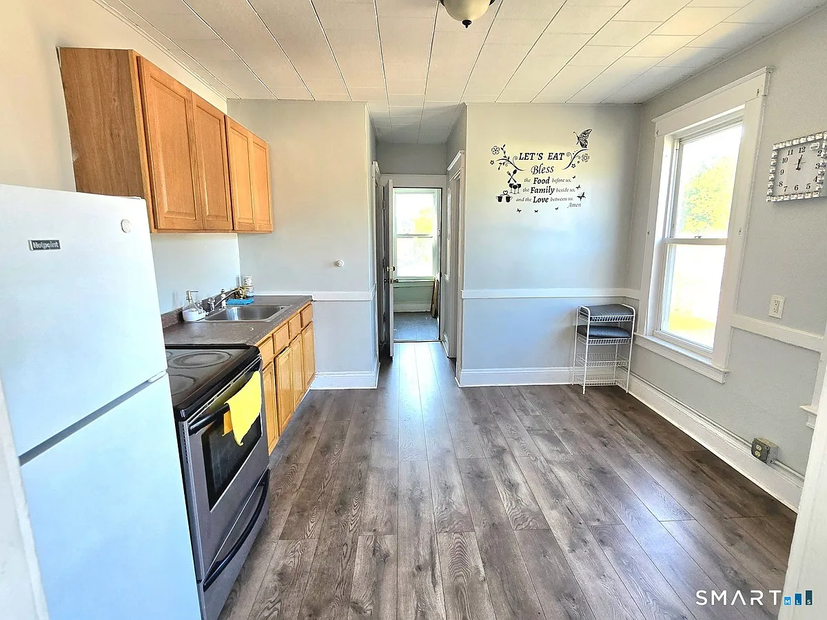 3 bed, 1.0 bath, 1395 sqft, $1,800 — Photo 4