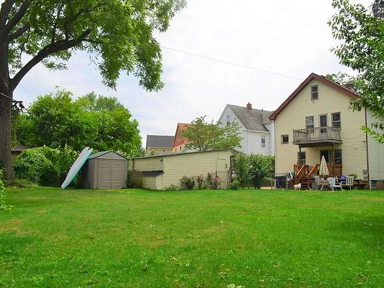 1469 Winton Ave — Photo 4