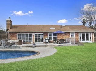 45 N Captains Neck Ln, Southampton, NY 11968