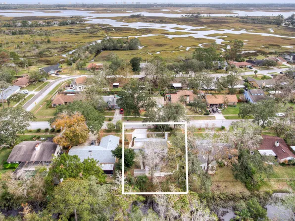 3924 W Petite Dr, Jacksonville Beach, FL 32250