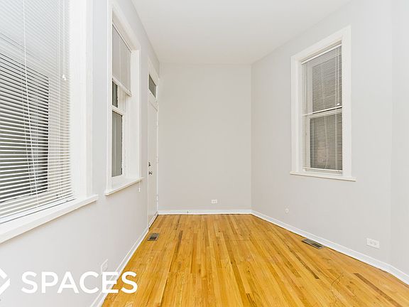 3rd image of 418 W Belden Ave APT 1E