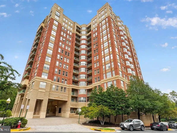 11776 Stratford House Pl APT 706, Reston, VA 20190