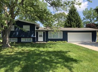 15746 W Idlewood Ln, Libertyville, IL 60048