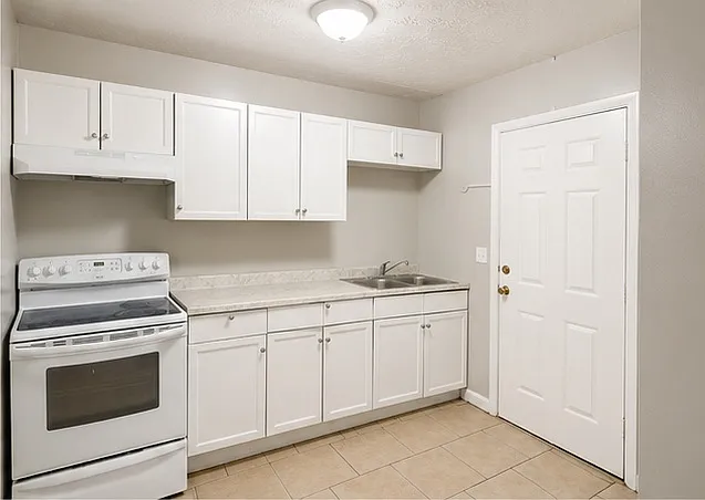 2862 W 1st St #6 — Photo 2