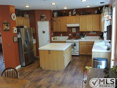 4th image of 402 Winthrop Dr