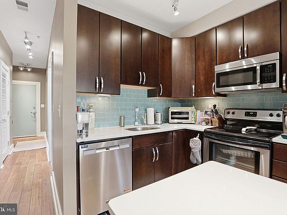 4th image of 245 15th St SE APT 301