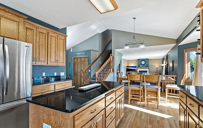 5 bed, 3.0 bath, 3500 sqft, $3,500 — Photo 4
