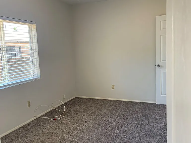 Marline Ave Duplex — Photo 8