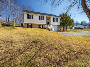 300 Old Taylortown Rd, Maidsville, WV 26541
