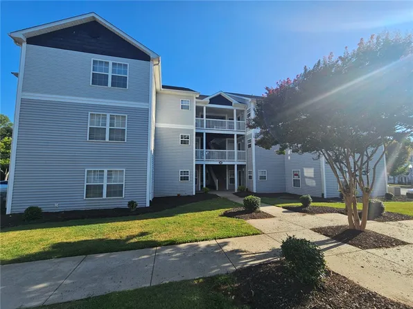 182 University Village Dr APT A, Central, SC 29630