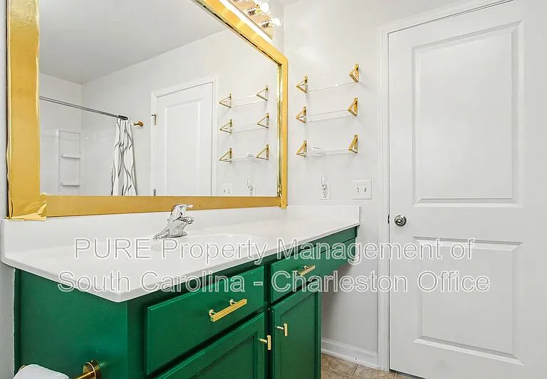 407 Greywood Ln — Photo 13
