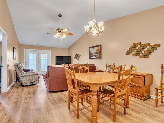 3rd image of 18 Sweetgrass Trl