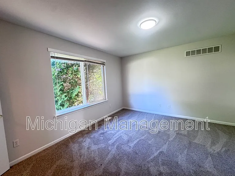 173 Algansee Dr — Photo 32
