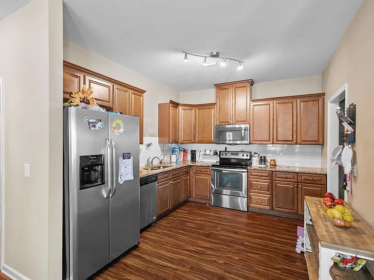 121 Heyward Dr — Photo 1