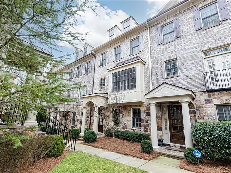3664 Brookhaven Manor Xing NE — Photo 2