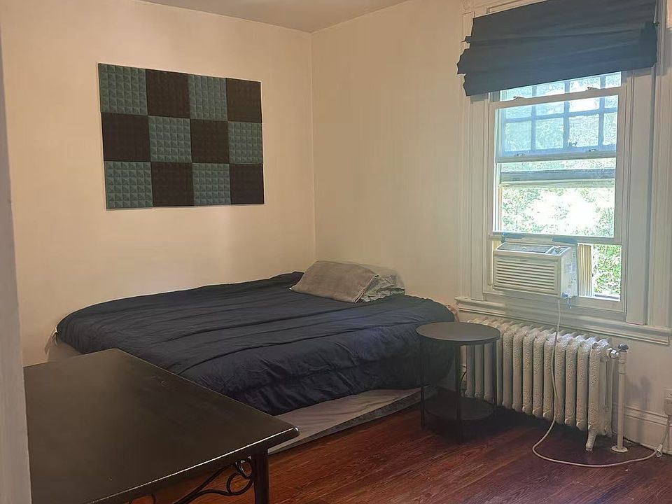 1st image of 4104-06 Locust St #1