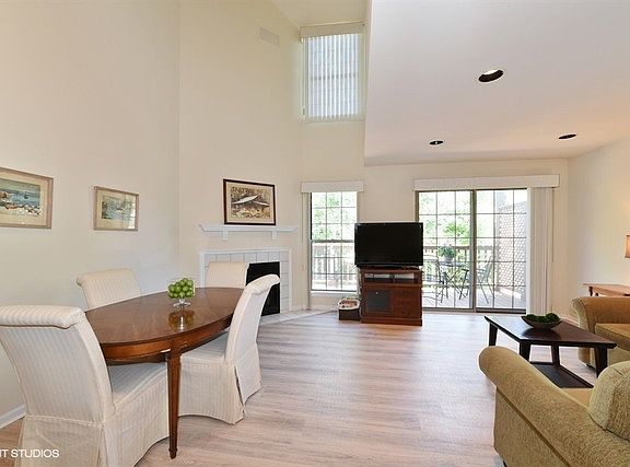 4th image of 410 Clarendon Ct #410