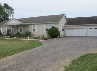 1102 Maksin Rd, Elkville, IL 62932