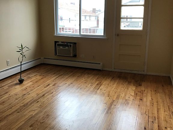 4th image of 14937 82nd St