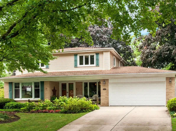 1307 W Mulberry Ln, Arlington Heights, IL 60005