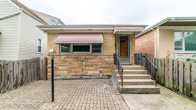 1st image of 2921 N Neenah Ave #1