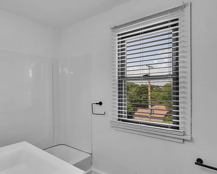 1002 Fordham Ave — Photo 17