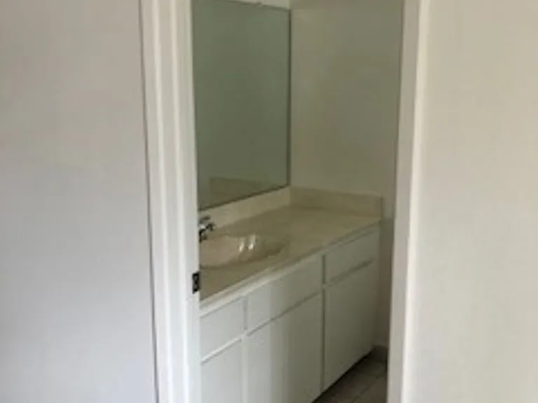 1820 S Bentley Ave — Photo 26