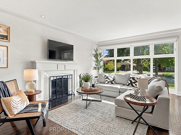 3rd image of 67 Rossburn Dr