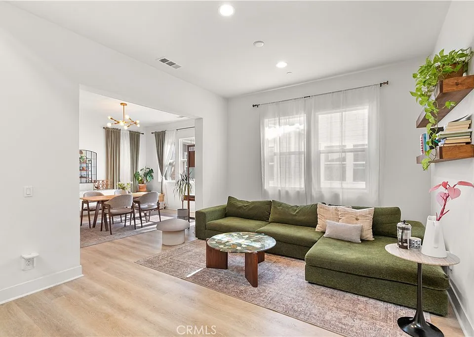 710 W Tribella Ct
