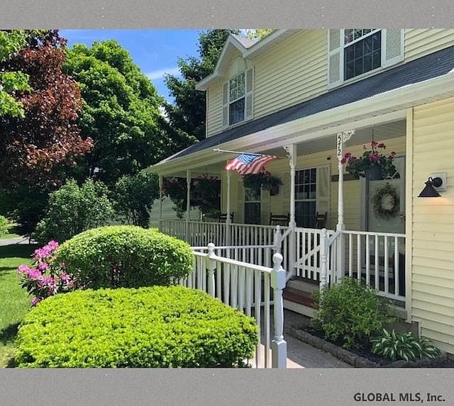 1st image of 572 Clifton Park Center Rd