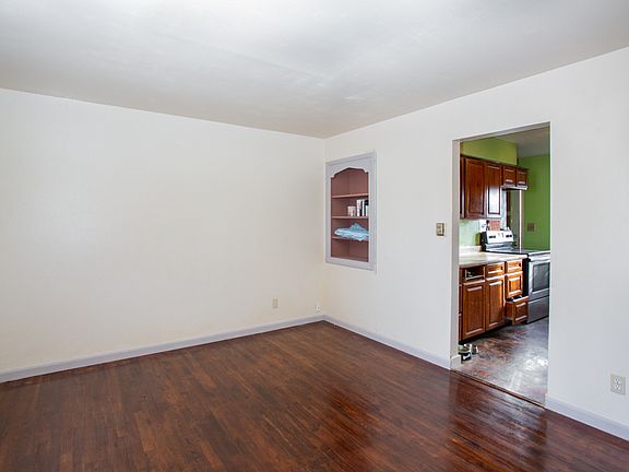 4th image of 3904 E Montgomery Ave