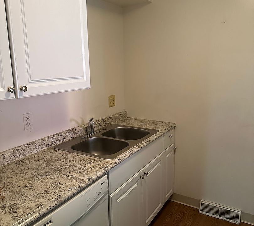 2nd image of 101 Lemans Dr #5