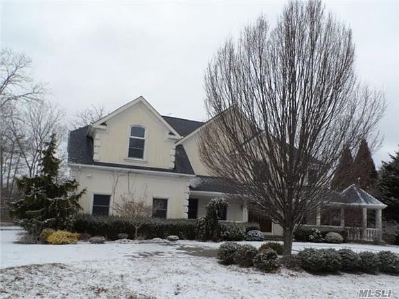 2nd image of 110 Adelhaide Ln