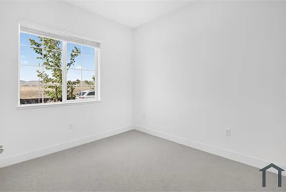 529 E Fiorino St #529 — Photo 4