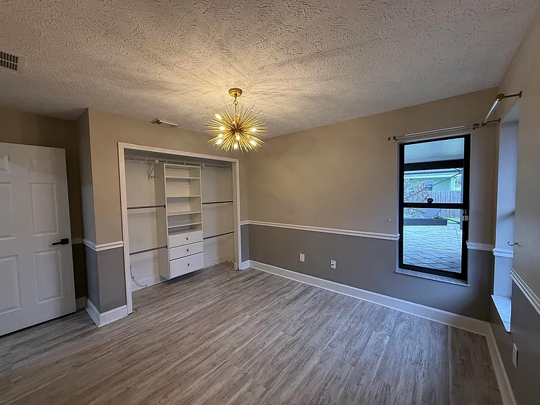 1017 SE Walters Ter — Photo 10