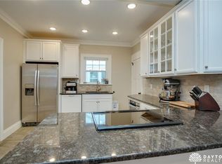 416 Monteray Ave, Oakwood, OH 45419