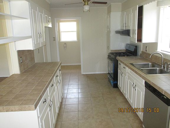 3rd image of 3201 Woodland Cir