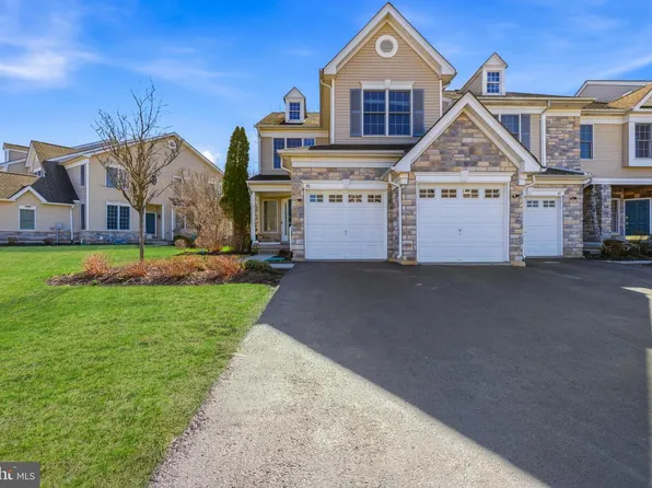 45 Tree Swallow Dr, Princeton, NJ 08540