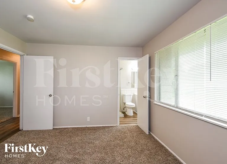 1520 Ascot Ter — Photo 7
