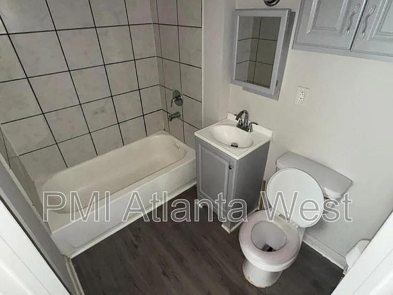 147 Lawton St SW — Photo 5