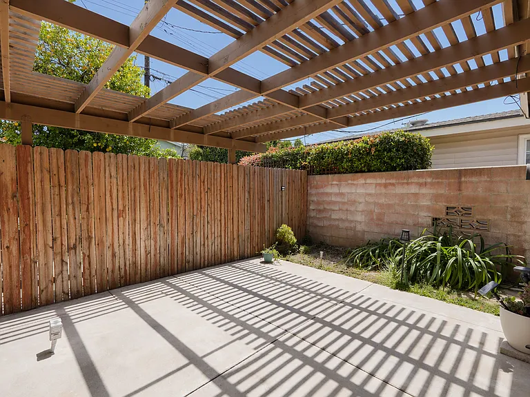 220 Lilac Ct — Photo 36