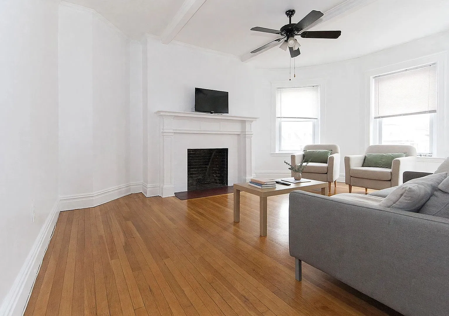Get a $1,000 Utility Rebate this month! Fantastic Spacious Apt w Ht/HW Included in Rent! — Photo 3