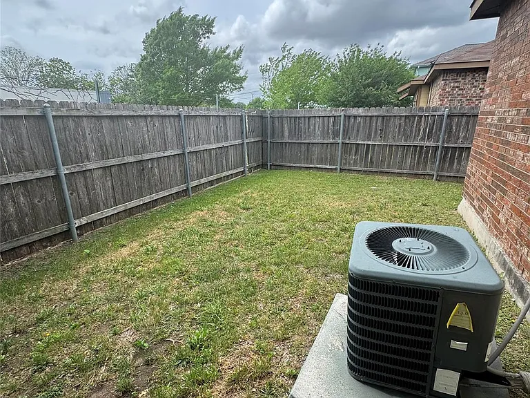 1112 Brendon Lee Ln — Photo 32