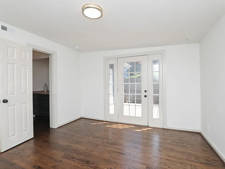 1244 W 21st St — Photo 25